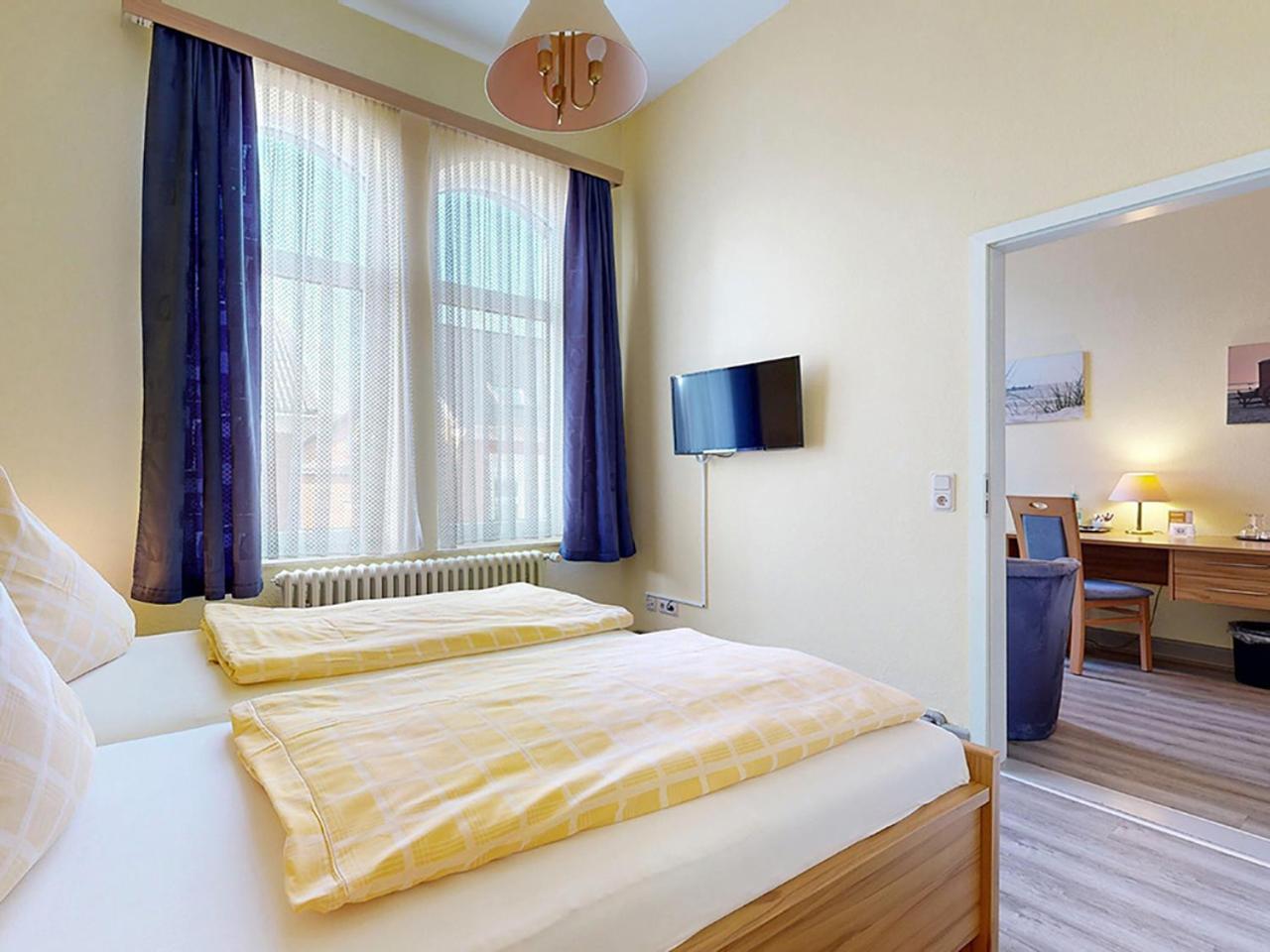 Hotel Graf Waldersee Borkum Exterior photo
