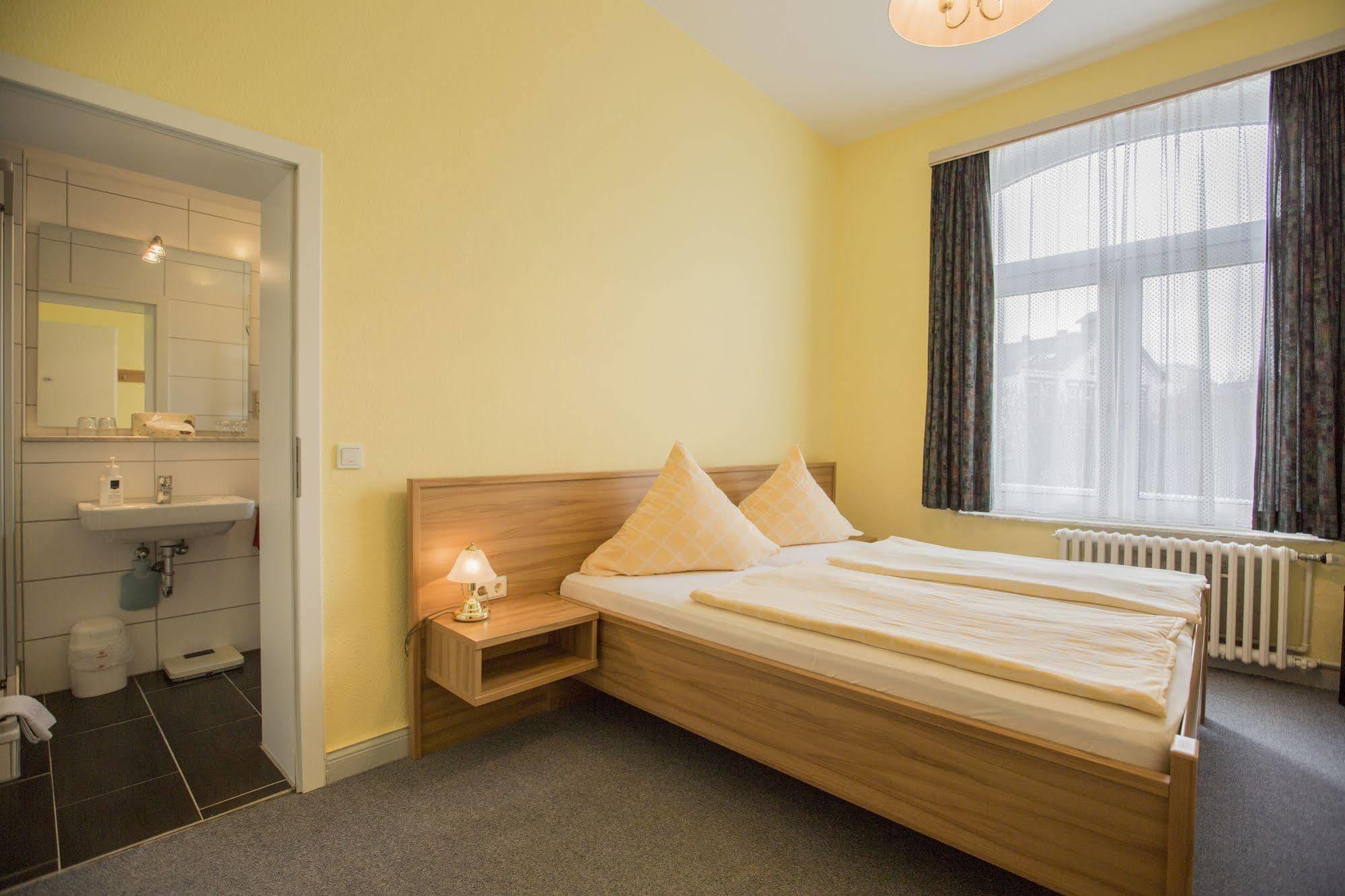 Hotel Graf Waldersee Borkum Exterior photo